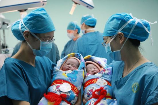 中国西部首例基因芯片试管婴儿在唐都医院诞生