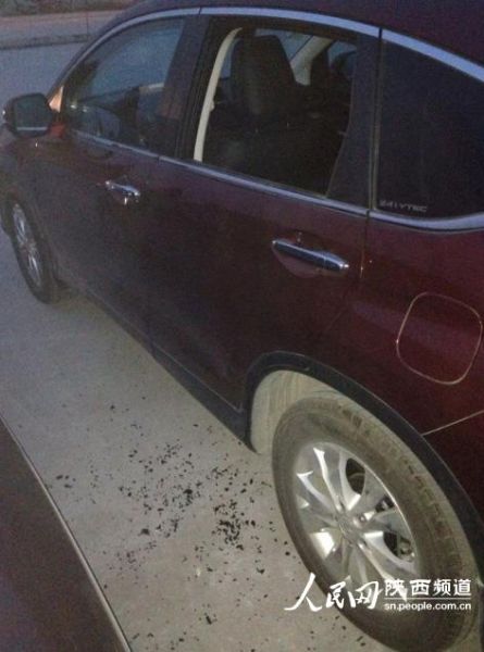 韩城:游客私家车在景区停车场被砸窗偷盗