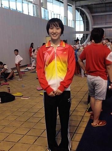 汉中14岁小丫省运会游泳摘金 成绩达到一级标准