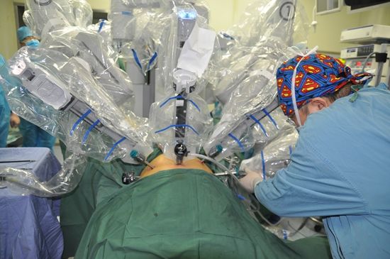 西安交大一附院成功完成首例机器人前列腺癌根