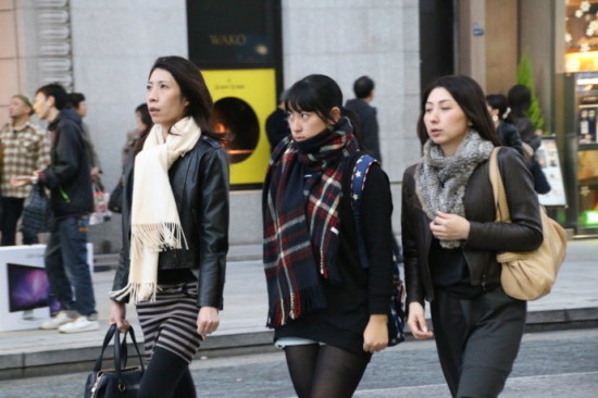 街头实拍:日本女性现在都穿什么?(图)